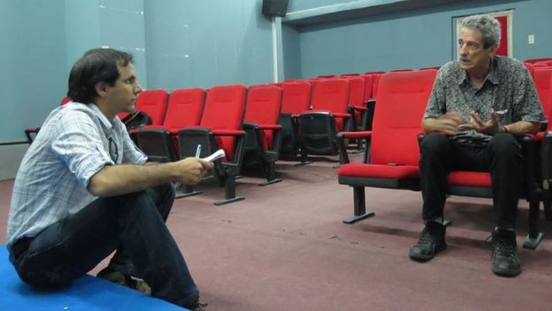El cineasta Fernando Pérez durante la entrevista con Henry Constantin.