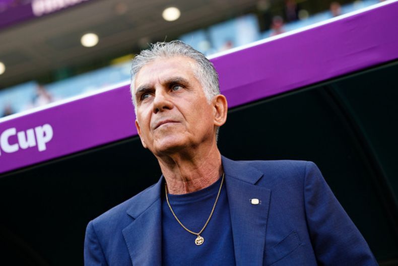 ARCHIVO - El técnico de Irán Carlos Queiroz previo al partido contra Gales en el Grupo B del Mundial, el 25 de noviembre de 2022, en Al Rayán, Qatar. (AP Foto/Pavel Golovkin)