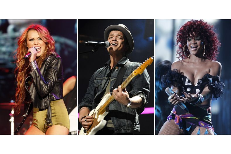 Esta combinación de fotos muestra a Miley Cyrus actuando en el festival de música Rock in Rio en Lisboa el 29 de mayo de 2010, a la izquierda, a Bruno Mars actuando en el concierto Z100 Jingle Ball en Nueva York el 10 de diciembre de 2010, en el centro, y a Rihanna actuando en los American Music Awards el 21 de noviembre de 2010. (Foto AP)