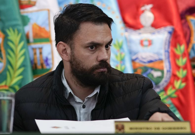 El ministro de Gobierno de Bolivia, Eduardo Del Castillo, da una conferencia de prensa en la sede de la policía en La Paz, Bolivia, el miércoles 31 de mayo de 2023. (AP Foto/Juan Karita)