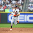 Kerry Carpenter, de los Tigres de Detroit, recorre las bases luego de batear un jonrón de tres carreras en el duelo del sábado 15 de julio de 2023, ante los Marineros de Seattle (AP Foto/Lindsey Wasson)