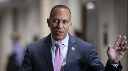 jeffries sucede a pelosi como lider democrata en la camara