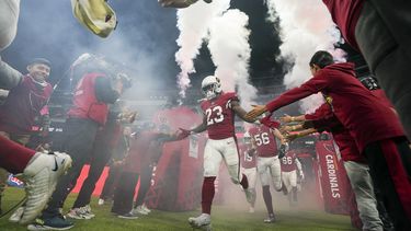Cardinals tienen problemas dentro y fuera del campo