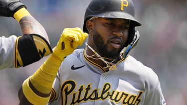 Rodolfo Castro de los Piratas de Pittsburgh tras batear un jonrón ante los Tigres de Detroit, el miércoles 17 de mayo de 2023. (AP Foto/Carlos Osorio)