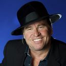 ARCHIVO - Val Kilmer posa en Nueva York, el martes 24 de abril de 2012. (Foto AP/Charles Sykes, archivo)