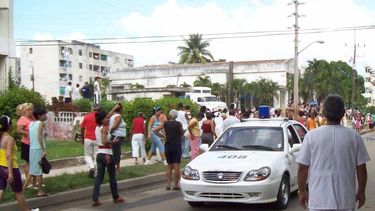 El Reparto Eléctrico se ha convertido en una zona tan insegura que no es aconsejable transitar por las calles después de la medianoche, ni siquiera para sacar la basura.