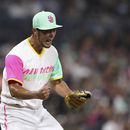 Darvish poncha a nueve en victoria de los Padres
