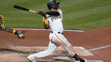 Michael Pérez pega 3 HRs y Piratas vencen a Cerveceros