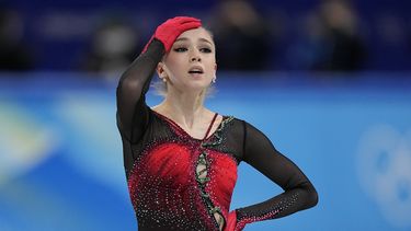 ARCHIVO - Kamila Valieva durante el concurso libre de equipos de patinaje artístico en los Juegos Olímpicos de Invierno 2022, el lunes 7 de febrero de 2022, en Beijing. (AP Foto/David J. Phillip)
