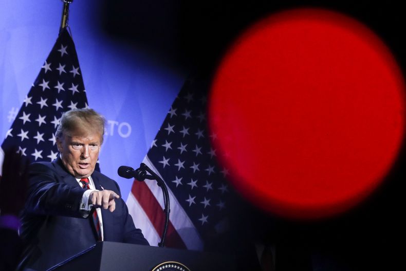 ARCHIVO - El presidente de Estados Unidos, Donald Trump, durante una conferencia de prensa tras una cumbre de jefes de estado y gobierno en la sede de la OTAN en Bruselas, el 12 de julio de 2018. (AP Foto/Markus Schreiber, Archivo)