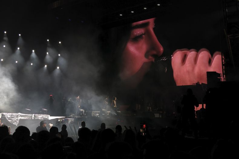 ARCHIVO - La cantante argentina Nicki Nicole durante su concierto en el Coca-Cola Flow Fest en la Ciudad de México el 27 de noviembre de 2022. Nicki Nicole lanzó su álbum Alma el 18 de mayo de 2023. (Foto AP/Berenice Bautista, archivo)