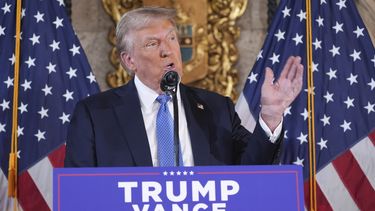 El presidente electo Donald Trump habla durante una conferencia de prensa en Mar-a-Lago, el lunes 16 de diciembre de 2024, en Palm Beach, Florida. (AP foto/Evan Vucci)