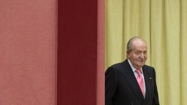 americateve | El rey Juan Carlos de Espa&ntilde;a a su llegada a una cena de Estado en el Palacio del Prado en Madrid, el martes 10 de junio de 2014. (Foto de AP/Dani Pozo)