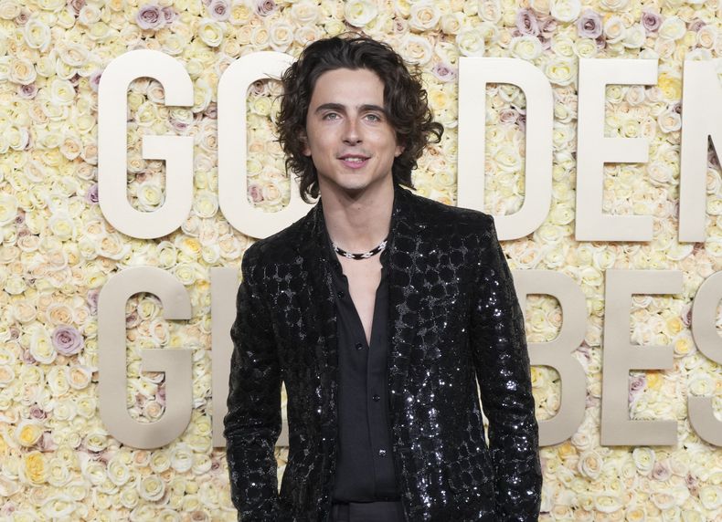ARCHIVO - Timothee Chalamet aparece en la 81ª edición de los Globos de Oro el 7 de enero de 2024 en Beverly Hills, California. (Foto Jordan Strauss/Invision/AP, archivo)