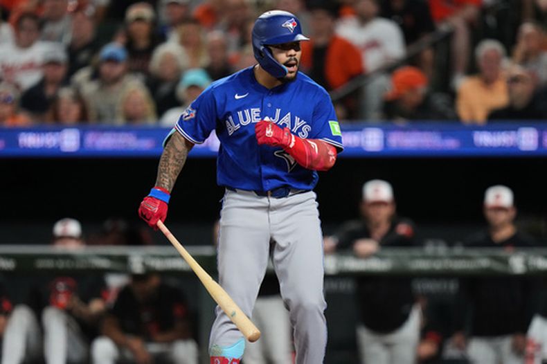El venezolano Yohendrick Piñango, de los Azulejos de Toronto, reacciona a un strike durante el juego ante los Orioles de Baltimore, el jueves 28 de mayo de 2026 (AP Foto/Stephanie Scarbrough)