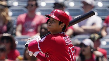 Bates de Ohtani y Trout dan triunfo a Angelinos ante Oakland