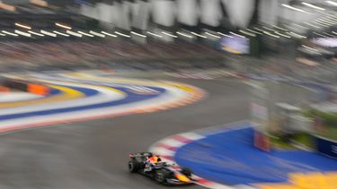 El piloto de Red Bull Max Verstappen, durante la carrera de sprint antes del Gran Premio de Fórmula Uno de Singapur, en Singapur, el 10 de octubre de 2026. (AP Foto/Vincent Thian)