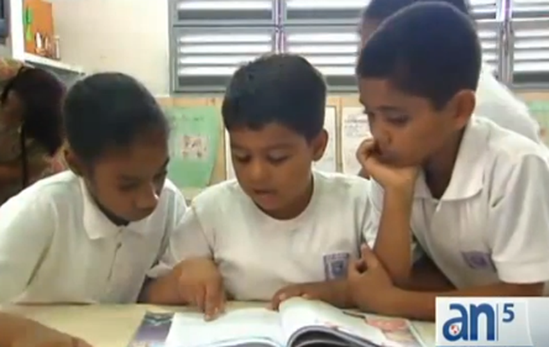 Los nuevos textos que se están distribuyendo en los planteles educativos enaltecen al régimen cubano y descalifican a Estados Unidos.