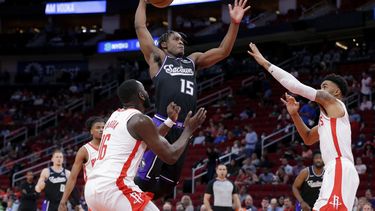 Con equilibrada ofensiva, los Kings vencen a Rockets