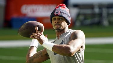 Watson llega a Cleveland; jurado en Houston desecha demanda
