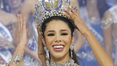 Universitaria Thalia Olvino es coronada Miss Venezuela