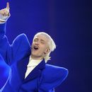 ARCHIVO - Joost Klein de Holanda interpreta la canción Europapa durante el ensayo general de la segunda semifinal del Festival de la Canción de Eurovisión en Malmo, Suecia, el 8 de mayo de 2024. Suecia abandonó el lunes su investigación sobre un altercado entre bastidores que involucró al concursante holandés en el Festival de la Canción de Eurovisión que fue dramáticamente expulsado de la competencia horas antes de la final en mayo. (Foto AP/Martin Meissner, archivo)