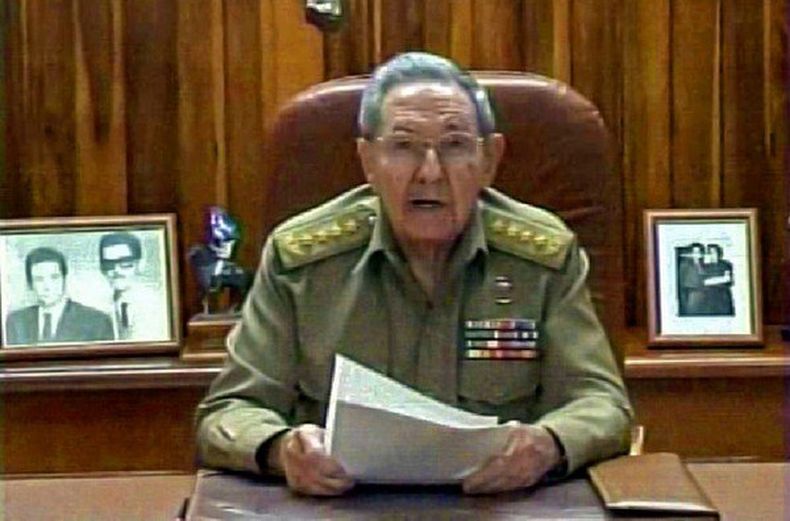 "Hemos acordado el restablecimiento de las relaciones diplomáticas. Esto no quiere decir que lo principal se haya resuelto", dijo el dictador cubano, en referencia al embargo. (TeleSur)