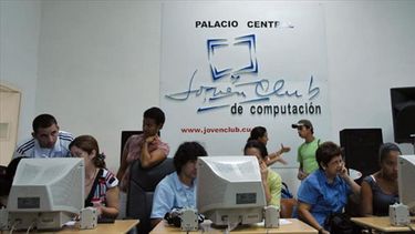 joven club de computacion comienzan a cobrar servicios