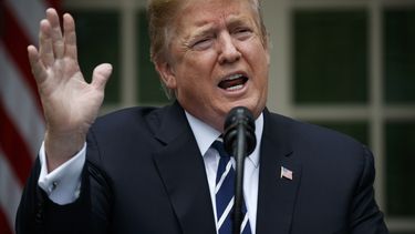 Trump busca revocar protecciones de salud a transgéneros