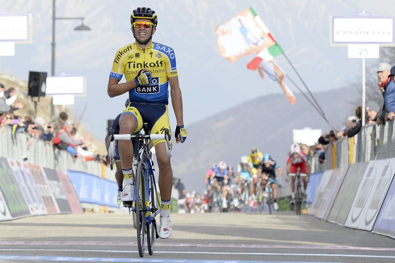 El espa;ol lberto Contador celebra su triunfo en la cuarta etapa de la carrera Tirreno-Adri&aacute;tico en Selvarotonda, Italia, el s&aacute;bado 15 de marzo del 2014. (AP Foto/Fabio Ferrari, Lapresse) ITALY OUT