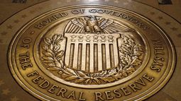 ARCHIVO- En esta imagen de archivo del 5 de febrero de 2018, se muestra el sello de la Junta de Gobernadores del Sistema de la Reserva Federal de Estados Unidos en el piso del Edificio Marriner S. Eccles de la Junta de la Reserva Federal, en Washington. (AP Foto/Andrew Harnik, Archivo)