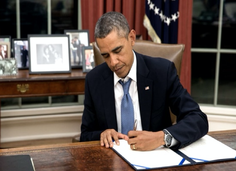 obama firmando decreto