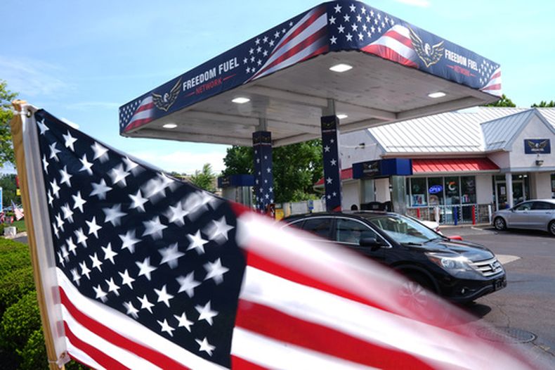 Una gasolinera de la red “Freedom Fuel” en Dresher, Pensilvania, el 10 de julio del 2026. (AP foto/Matt Rourke)