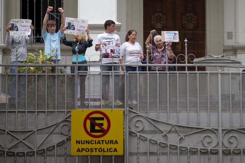 AMS-GEN_VENEZUELA-NUNCIATURA__PROTESTA-1.jpg
