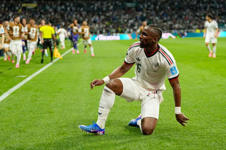 El delantero de México Julián Quiñones celebra un gol ante República Checa en Ciudad de México el miércoles 24 de junio de 2026. (AP Foto/Silvia Izquierdo)