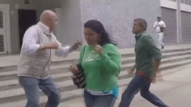 colectivos emboscaron y agredieron a dirigente opositor en caracas