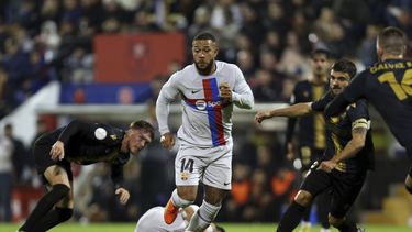 Atlético de Madrid adquiere a Depay del Barcelona