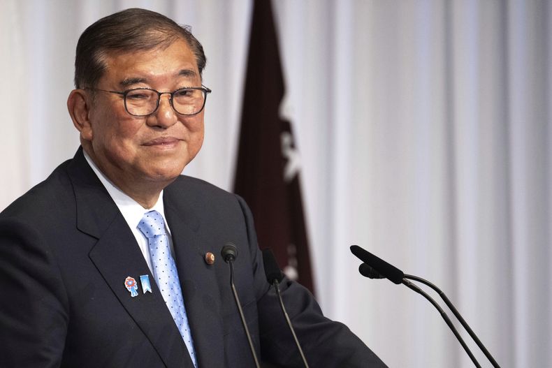 El primer ministro de Japón, Shigeru Ishiba, asiste a una conferencia de prensa en la sede del Partido Liberal Democrático (LDP) en Tokio el lunes 21 de julio de 2025 después de que su coalición gobernante perdiera la mayoría en la cámara alta en una elecciones parlamentarias. (Philip Fong/Pool Foto via AP)