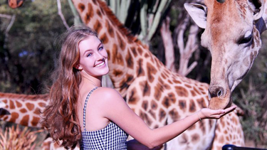 muere la modelo sienna weir, finalista de miss universo 2022