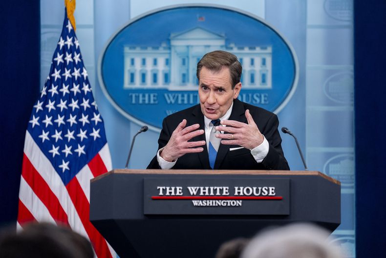 El asesor de comunicaciones de seguridad nacional de la Casa Blanca, John Kirby, durante una sesión informativa en la Casa Blanca, el jueves 15 de febrero de 2024, en Washington. (AP Foto/Andrew Harnik)