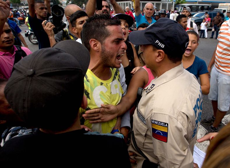 REP-GEN_VENEZUELA-LA_VIDA_EN_UNA_FILA-8.jpg