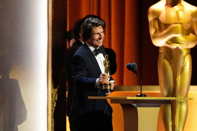 Tom Cruise recibe un premio honorífico de la Academia durante la 16ª edición de los Premios de los Gobernadores el domingo 16 de noviembre de 2025 en el salón Ray Dolby de Los Ángeles. (Foto AP/Chris Pizzello)