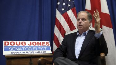 Senador por Alabama no promete votar con los demócratas