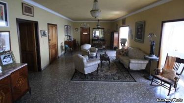 americateve | La mayoría de los compradores son cubanos, pero en numerosas ocasiones las casas son financiadas por los familiares que residen en el exterior o extranjeros con los que se han casado y formado una familia en la isla.