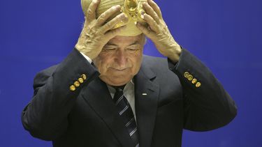 renuncia de blatter abre interrogantes en latinoamerica