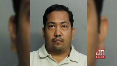 acusan de voyerismo a un hombre tras nuevo incidente en un bano del dolphin mall