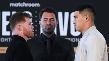 Saúl Álvarez combina golf con el boxeo para medirse a Bivol