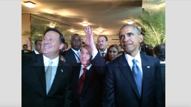 obama y raul codo con codo en panama