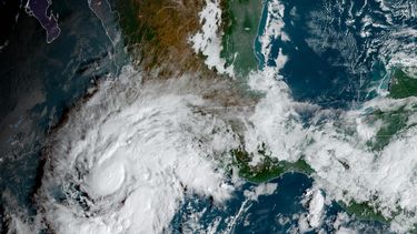 huracan roslyn encara la costa mexicana del pacifico