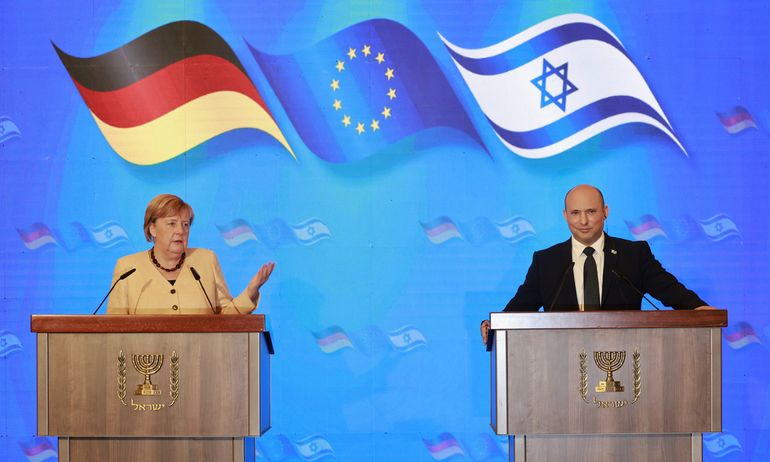 Merkel y Bennett discrepan sobre Irán y los palestinos